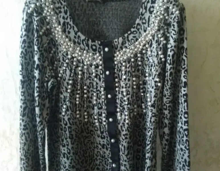 Женская кофточка на пуговицах (Турция).