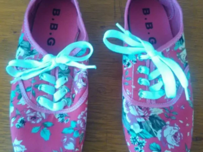 Новые женские кеды-3 dvd диска с записями фильмов в подарок.