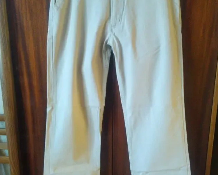 Новые мужские джинсы - 2 dvd диска с фильмами в подарок.