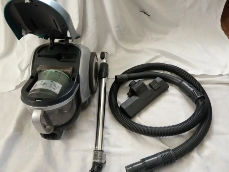 Пилосос циклонний LG VK 78161R