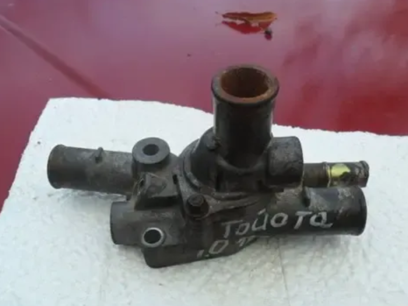 Корпус термостата Тойота Старлет 1.0 / 12V, 87 года.