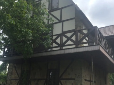 Дом - Обуховский р-н, Киевська обл. Голубое озеро.