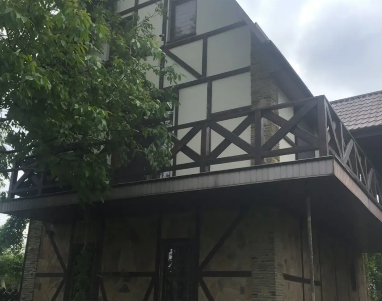 Дом - Обуховский р-н, Киевська обл. Голубое озеро.