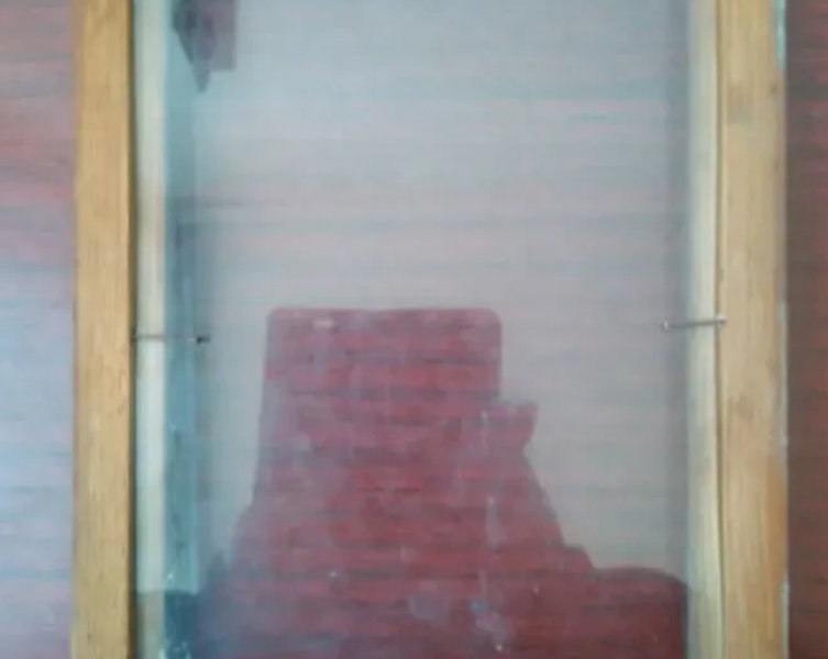 Рамка со стеклом для картин или фотографий.