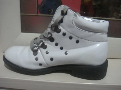 Детские ботинки белые лаковые демисезон. 31р