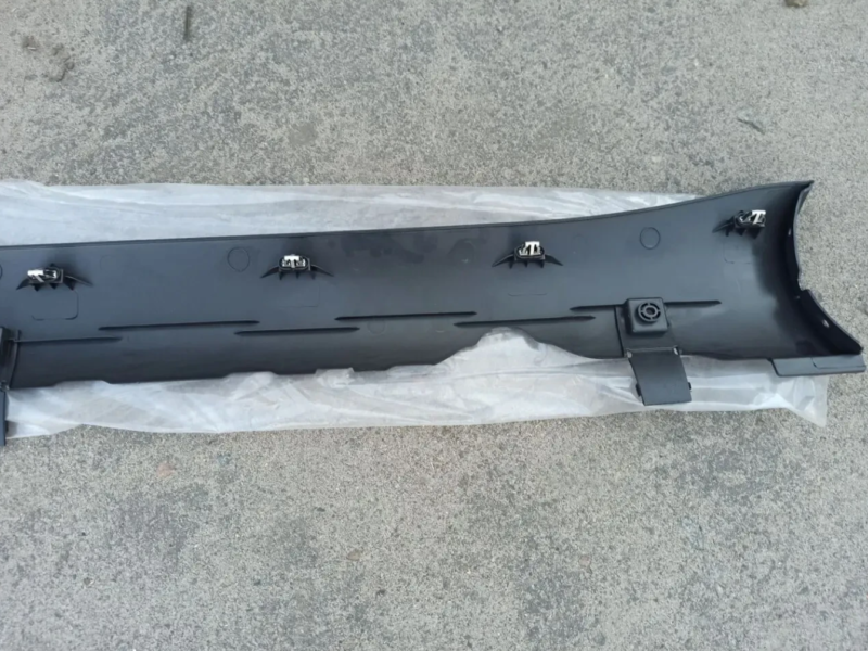 Накладка порога ліва та права LH / RH на Tesla Model 3