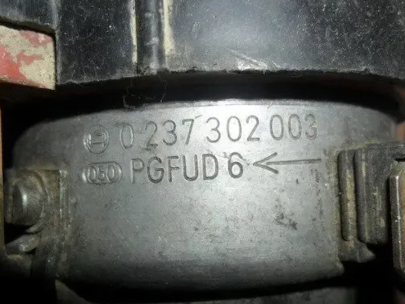 Распределитель зажигания Мерседес 280 / BOSCH 0237302003 .