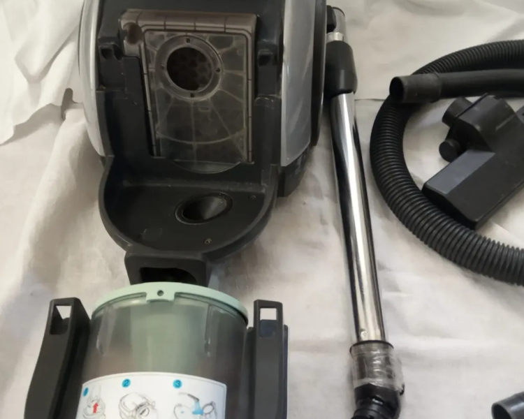 Пилосос циклонний LG VK 78161R