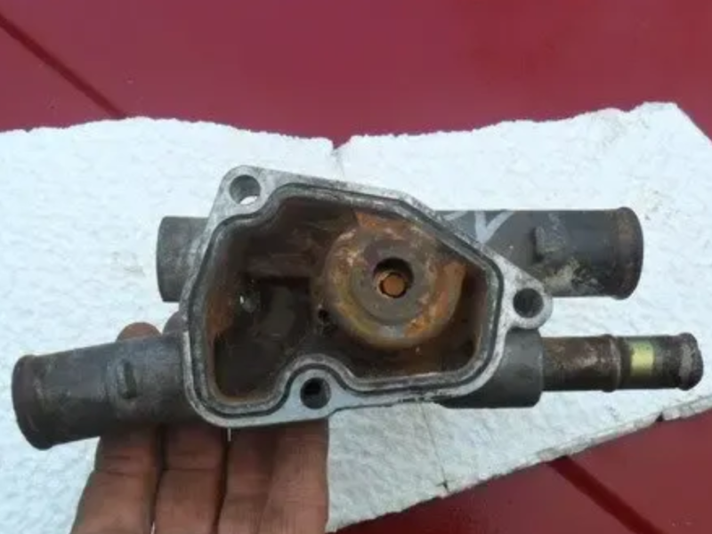 Корпус термостата Тойота Старлет 1.0 / 12V, 87 года.