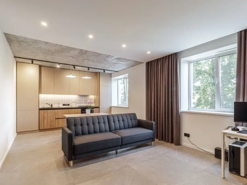 Квартира 3-кімнатна 71 кв.м у центрі Хотова (2 км від Феофанії)