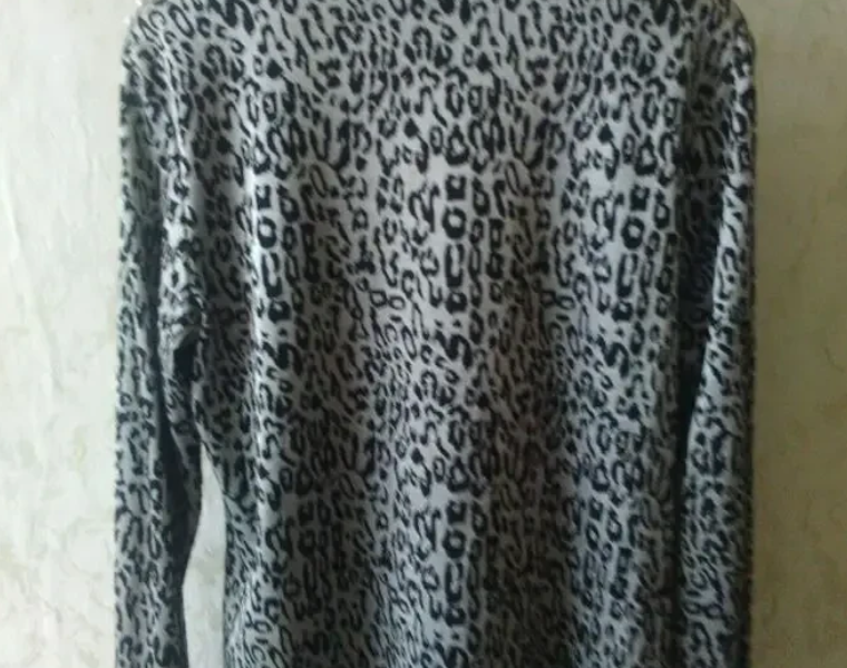 Женская кофточка на пуговицах (Турция).