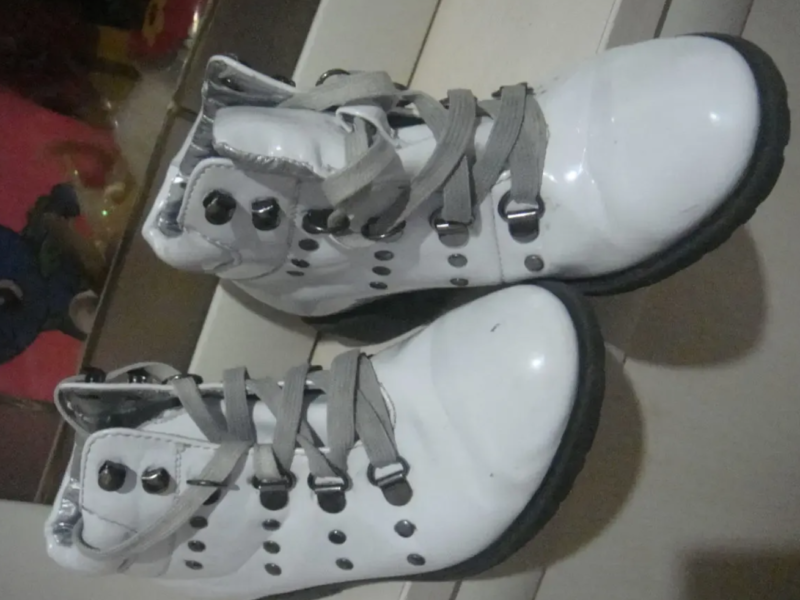 Детские ботинки белые лаковые демисезон. 31р