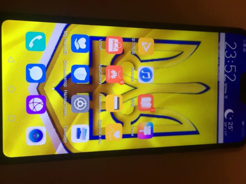 Смартфон Huawei модель P20 Lite