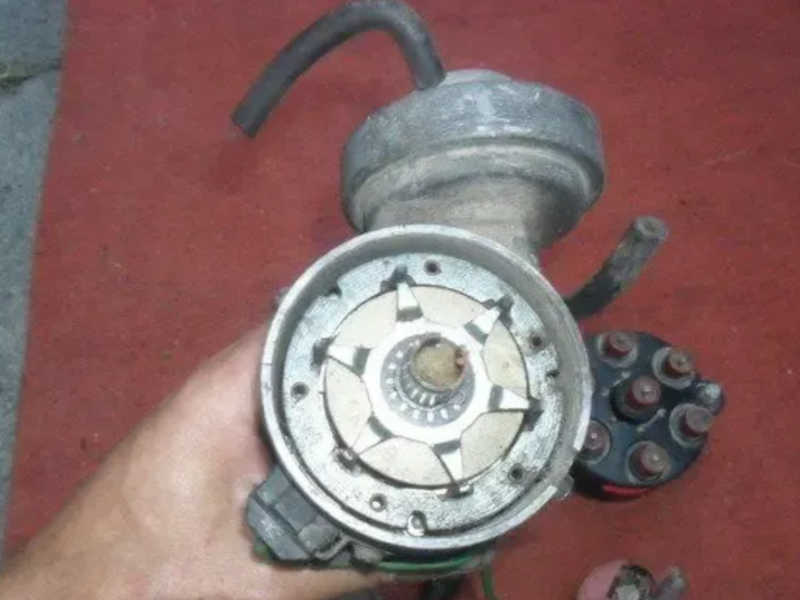 Распределитель зажигания Мерседес 280 / BOSCH 0237302003 .