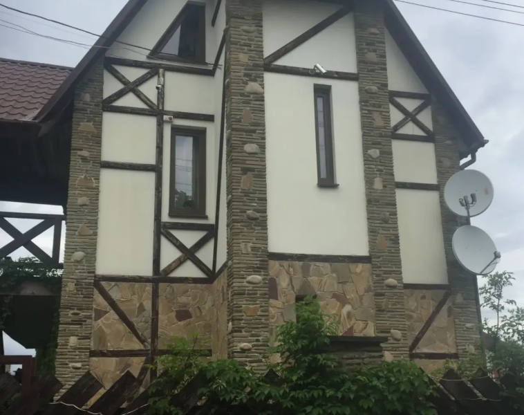 Дом - Обуховский р-н, Киевська обл. Голубое озеро.