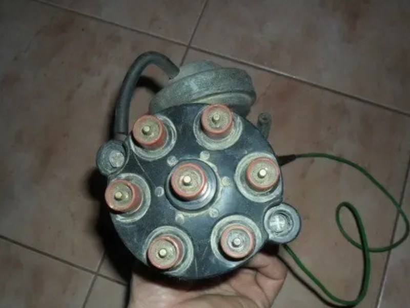 Распределитель зажигания Мерседес 280 / BOSCH 0237302003 .