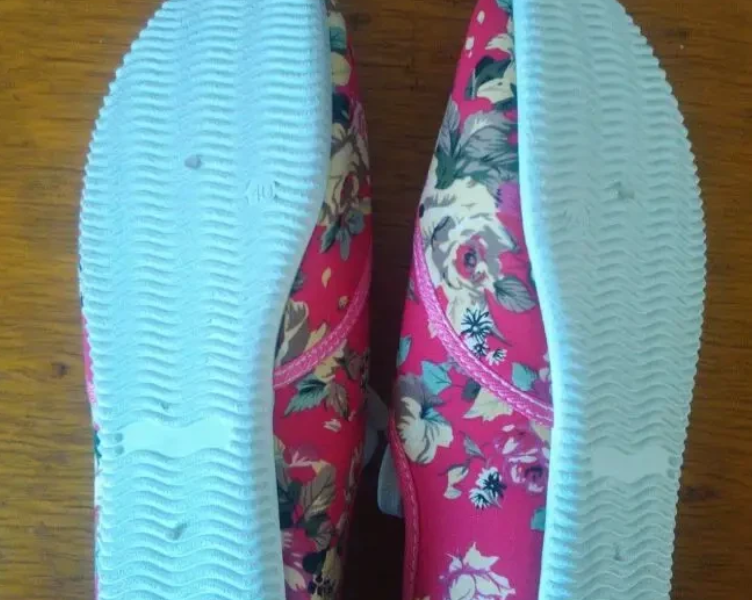 Новые женские кеды-3 dvd диска с записями фильмов в подарок.