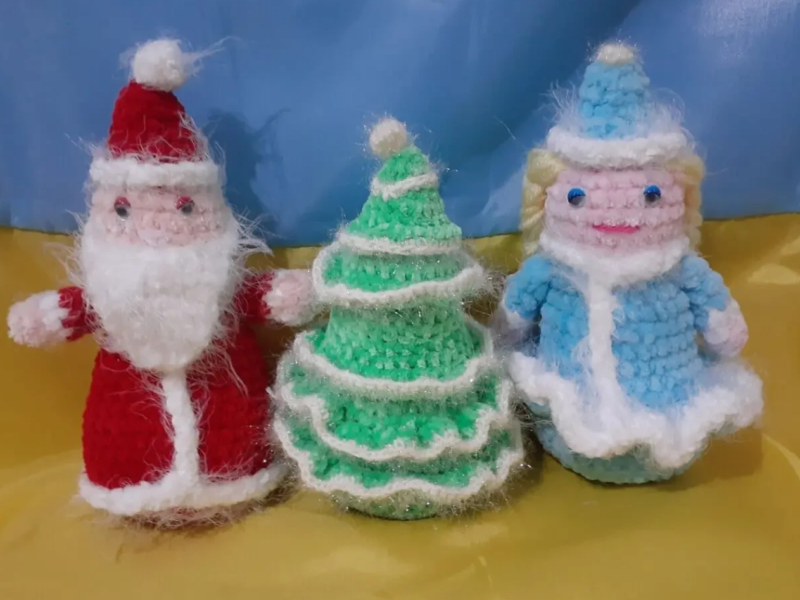 М'які іграшки Святий Миколай, Санта Клаус, Дід Мороз та Гноми.