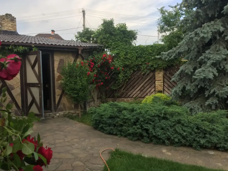 Дом - Обуховский р-н, Киевська обл. Голубое озеро.