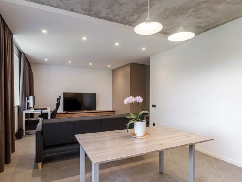 Квартира 3-кімнатна 71 кв.м у центрі Хотова (2 км від Феофанії)