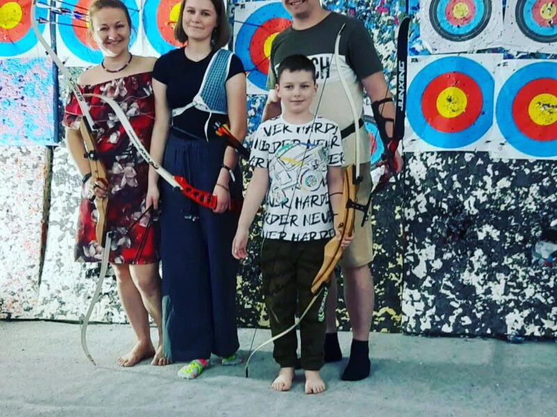 Сімейний відпочинок у Києві — стрільба з лука для дітей і дорослих