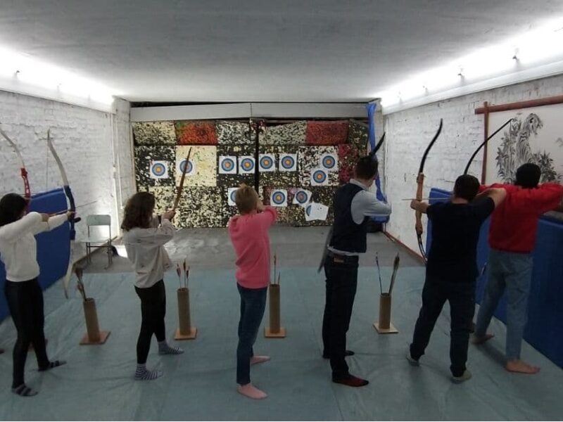 Куди піти з друзями в Києві? Стрільба з лука в клубі “Лучник”