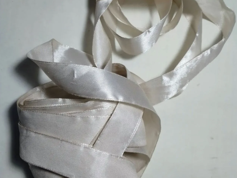 Белая лента тесьма атлас шебби бежевая 8