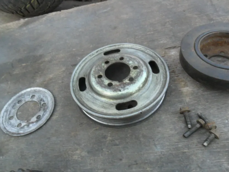 Шкив коленвала Mazda F801-11-371F, Мазда 626 GC/GD, 2.0 FE, 8v