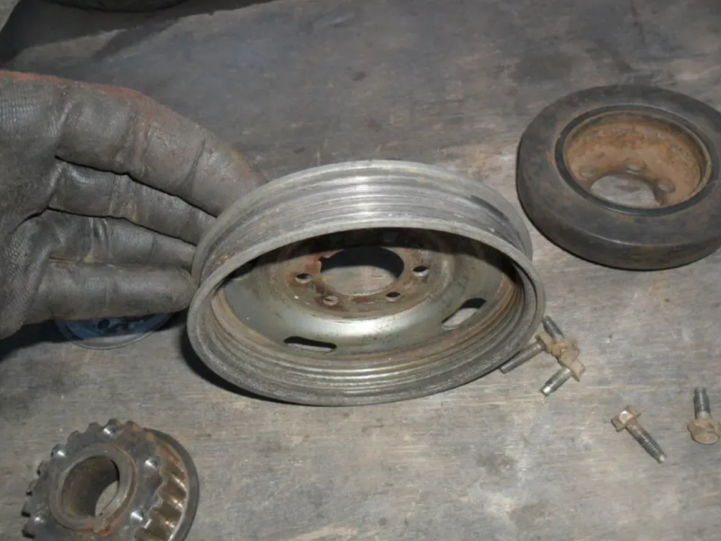 Шкив коленвала Mazda F801-11-371F, Мазда 626 GC/GD, 2.0 FE, 8v